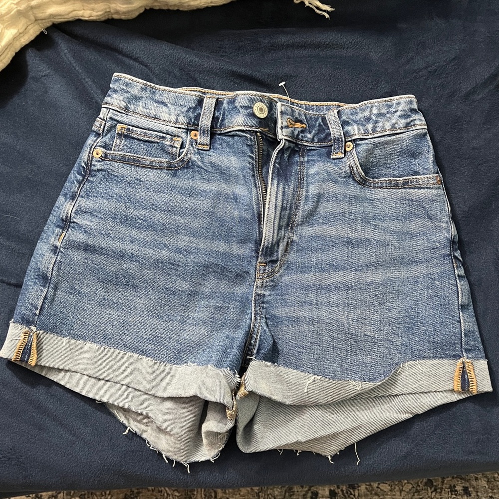 American Eagle size 2 mom short
